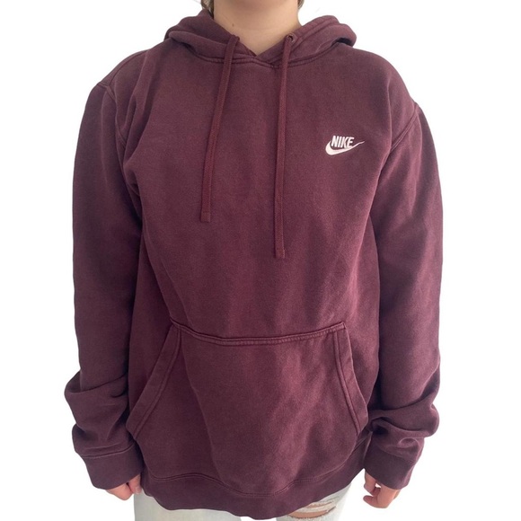 maroon nike sweatshirt
